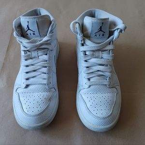 Size 6.5 Jordan Nike White Snakeskin